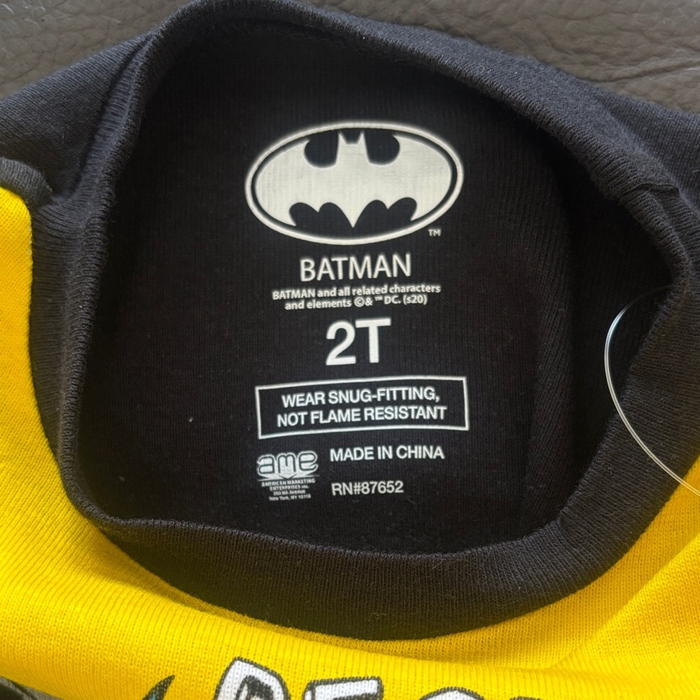 Batman Graphic Snug Fit Pajamas Set Size 2T - Picture 4 of 4